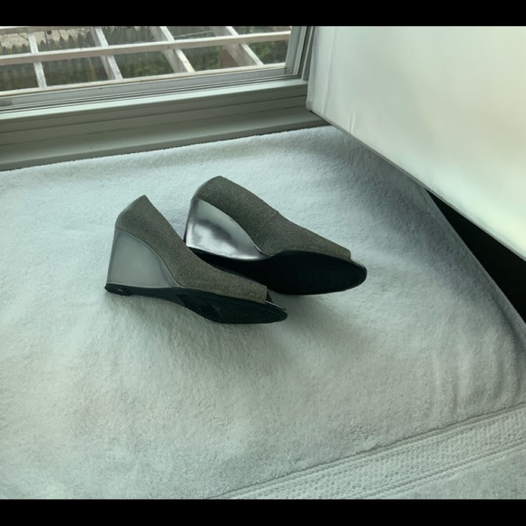 Bandolino Wedge Sandals - Picture 3 of 7